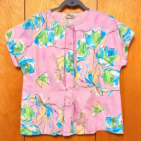 Carre Youville square retro shirt - Picture 1 of 6